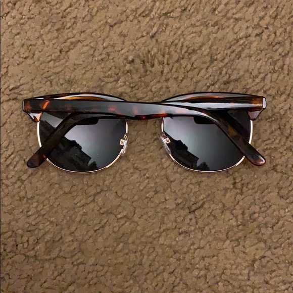 Sunglasses - Picture 2 of 4